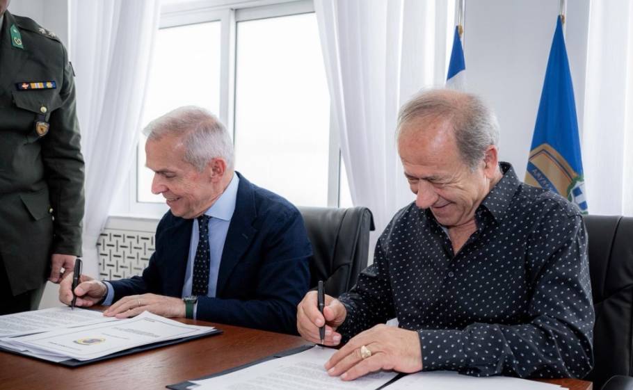 &Kappa;&alpha;&iota; &mu;&epsilon; &tau;&eta; &laquo;&beta;&omicron;ύ&lambda;&alpha;&raquo; &sigma;&tau;&omicron;&nu; &Delta;ή&mu;&omicron; &Alpha;&nu;&alpha;&tau;. &Mu;ά&nu;&eta;&sigmaf; &tau;&mu;ή&mu;&alpha; &tau;&omicron;&upsilon; &Sigma;&tau;&rho;&alpha;&tau;&omicron;&pi;έ&delta;&omicron;&upsilon; &laquo;&Mu;&alpha;&nu;&tau;&omicron;ύ&beta;&alpha;&lambda;&omicron;&upsilon;&raquo;