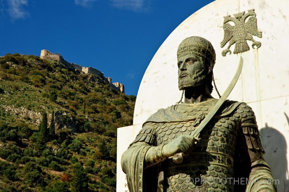 &Sigma;&upsilon;&nu;&epsilon;&chi;ί&zeta;&omicron;&nu;&tau;&alpha;&iota; &kappa;&alpha;&iota; &kappa;&omicron;&rho;&upsilon;&phi;ώ&nu;&omicron;&nu;&tau;&alpha;&iota; &omicron;&iota; &epsilon;&kappa;&delta;&eta;&lambda;ώ&sigma;&epsilon;&iota;&sigmaf; &tau;&omega;&nu; &laquo;&Pi;&alpha;&lambda;&alpha;&iota;&omicron;&lambda;&omicron;&gamma;&epsilon;ί&omega;&nu;&raquo;