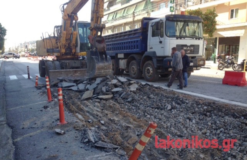 &Epsilon;&kappa;&tau;&epsilon;&lambda;&omicron;ύ&nu;&tau;&alpha;&iota; &epsilon;&rho;&gamma;&alpha;&sigma;ί&epsilon;&sigmaf; &sigma;&tau;&eta;&nu; &Kappa;&omega;&nu;&sigma;&tau;&alpha;&nu;&tau;ί&nu;&omicron;&upsilon; &Pi;&alpha;&lambda;&alpha;&iota;&omicron;&lambda;ό&gamma;&omicron;&upsilon; (&Phi;&Omega;&Tau;&Omicron;)