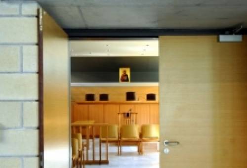 Δίκη για τον βιασμό ανήλικης στη Μάνη