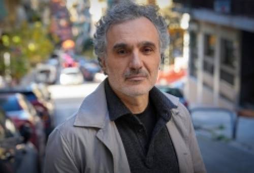 Σιαμάκ Ετεμάντι: «Οι προκαταλήψεις μας δεν βλάπτουν μόνο τους άλλους, αλλά πρωτίστως τον εαυτό μας»