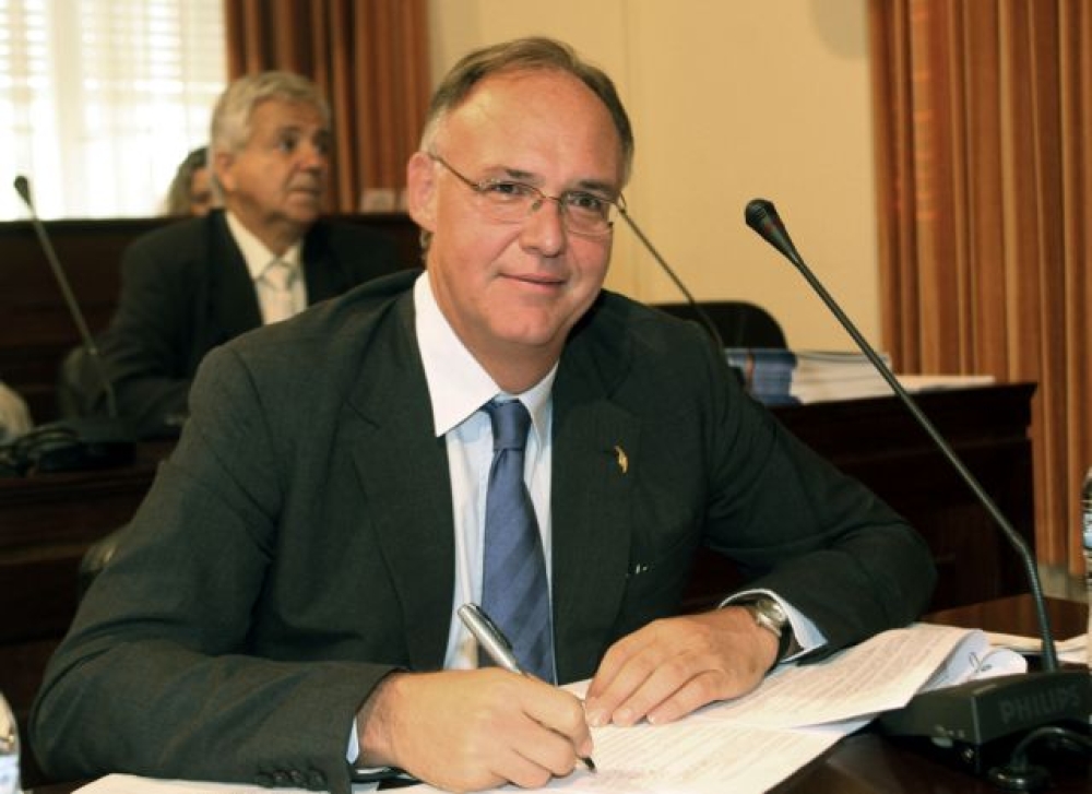 &Pi;έ&tau;&rho;&omicron;&sigmaf; &Delta;&omicron;ύ&kappa;&alpha;&sigmaf;: &laquo;&Alpha;&phi;ή&nu;&omega; &tau;&omicron;&upsilon;&sigmaf; &alpha;&nu;&tau;&iota;&pi;ά&lambda;&omicron;&upsilon;&sigmaf; &mu;&omicron;&upsilon; &sigma;&tau;&eta;&nu; &alpha;&pi;&rho;&alpha;&xi;ί&alpha; &tau;&omicron;&upsilon;&sigmaf; &kappa;&alpha;&iota; &sigma;&tau;&iota;&sigmaf; &alpha;&nu;&tau;&iota;&gamma;&rho;&alpha;&phi;έ&sigmaf;&raquo;