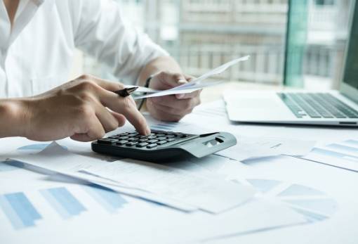 «Εργασία μεταμεσονύχτιες ώρες, περιμένοντας πότε θα λειτουργήσει το σύστημα»