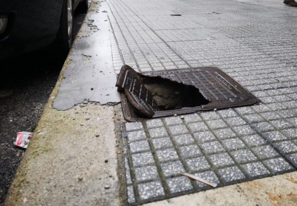 «Ξεχαρβαλωμένο» φρεάτιο τής προκάλεσε κακώσεις