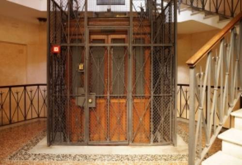 Ασανσέρ: Στο «κόκκινο» οι πολυκατοικίες ενόψει της λήξης της προθεσμίας