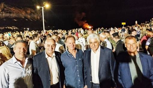 &Tau;&omicron; &phi;&omega;&sigmaf; &tau;&omicron;&upsilon; &Beta;&rho;ά&chi;&omicron;&upsilon; &phi;&alpha;&nu;έ&rho;&omega;&sigma;&epsilon; ό&tau;&iota; &laquo;&xi;&epsilon;&sigma;&upsilon;&nu;&nu;έ&phi;&iota;&alpha;&sigma;&epsilon;&raquo; &mu;&epsilon;&tau;&alpha;&xi;ύ &Epsilon;&lambda;&alpha;&phi;&omicron;&nu;ή&sigma;&omicron;&upsilon;-&Mu;&omicron;&nu;&epsilon;&mu;&beta;&alpha;&sigma;&iota;ά&sigmaf;&hellip;