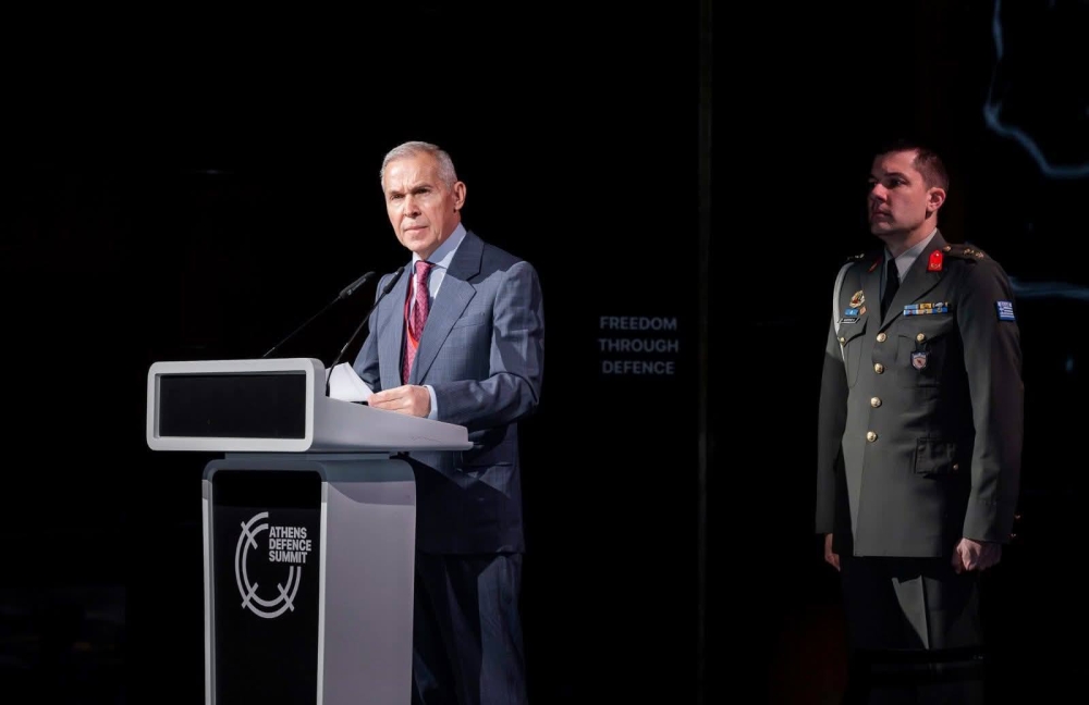 &Mu;&epsilon;&tau;&alpha;&xi;ύ &laquo;&pi;&omicron;&lambda;έ&mu;&omicron;&upsilon; &kappa;&alpha;&iota; &epsilon;&iota;&rho;ή&nu;&eta;&sigmaf;&raquo; &omicron; &Theta;&alpha;&nu;ά&sigma;&eta;&sigmaf;
