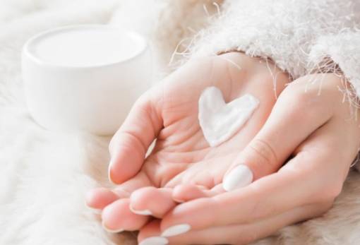 Πες αντίο στα ξηρά και σκασμένα χέρια με φυσικές ενυδατικές κρέμες