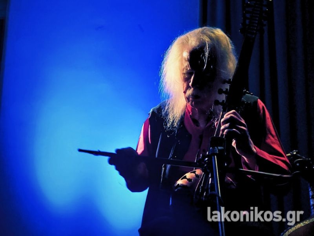 &Beta;&rho;&alpha;&delta;&iota;ά &mu;&omicron;&upsilon;&sigma;&iota;&kappa;ή&sigmaf; &mu;&upsilon;&sigma;&tau;&alpha;&gamma;&omega;&gamma;ί&alpha;&sigmaf; &alpha;&pi;ό &tau;&omicron;&nu; &gamma;&eta;&tau;&epsilon;&upsilon;&tau;ή &tau;&eta;&sigmaf; &lambda;ύ&rho;&alpha;&sigmaf; Ross Daly