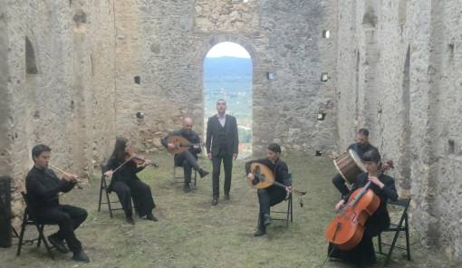 &Kappa;&alpha;&theta;&eta;&lambda;&omega;&tau;&iota;&kappa;ό&sigmaf; &omicron; &Zeta;&alpha;&chi;&alpha;&rho;ί&alpha;&sigmaf; &Kappa;&alpha;&rho;&omicron;ύ&nu;&eta;&sigmaf; &sigma;&tau;&alpha; &epsilon;&gamma;&kappa;&alpha;ί&nu;&iota;&alpha; &tau;&omega;&nu; &Pi;&alpha;&lambda;&alpha;&tau;&iota;ώ&nu;