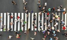 &Tau;&omicron; &laquo;&pi;&alpha;&rho;ά&delta;&omicron;&xi;&omicron; &tau;&eta;&sigmaf; &epsilon;&upsilon;&eta;&mu;&epsilon;&rho;ί&alpha;&sigmaf;&raquo; &kappa;&alpha;&iota; &eta; &beta;ό&mu;&beta;&alpha; &tau;&omicron;&upsilon; &delta;&eta;&mu;&omicron;&gamma;&rho;&alpha;&phi;&iota;&kappa;&omicron;ύ &pi;&omicron;&upsilon; &theta;&alpha; &sigma;&kappa;ά&sigma;&epsilon;&iota; &sigma;&epsilon; &epsilon;&rho;&gamma;&alpha;&sigma;ί&alpha; &kappa;&alpha;&iota; &sigma;&upsilon;&nu;&tau;ά&xi;&epsilon;&iota;&sigmaf;