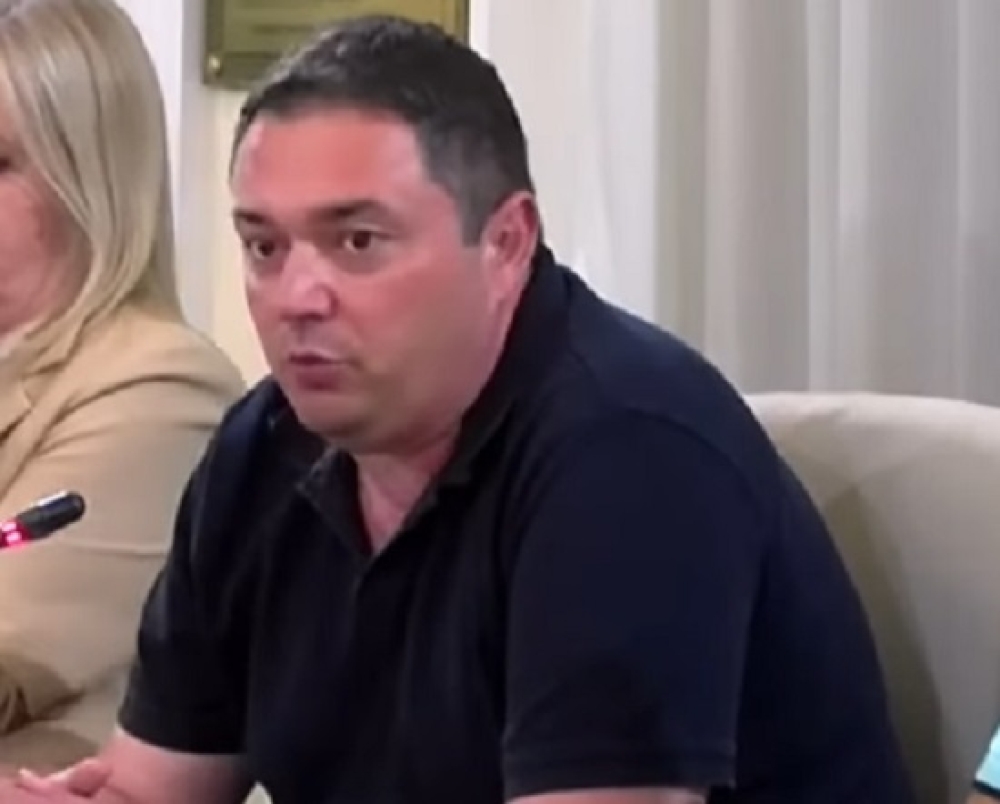 &laquo;&Mu;&alpha;&tau;&raquo; &sigma;&tau;&eta; &delta;&eta;&mu;&omicron;&gamma;&rho;&alpha;&phi;&iota;&kappa;ή &sigma;&upsilon;&rho;&rho;ί&kappa;&nu;&omega;&sigma;&eta; &alpha;&pi;ό &tau;&omicron;&nu; &Nu;. &Tau;&sigma;&omicron;ύ&kappa;&lambda;&epsilon;&rho;&eta;