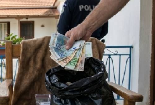 Απατεώνες ξάφρισαν ηλικιωμένο σε χωριό της Σπάρτης με το κόλπο της… σακούλας