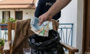 &Alpha;&pi;&alpha;&tau;&epsilon;ώ&nu;&epsilon;&sigmaf; &xi;ά&phi;&rho;&iota;&sigma;&alpha;&nu; &eta;&lambda;&iota;&kappa;&iota;&omega;&mu;έ&nu;&omicron; &sigma;&epsilon; &chi;&omega;&rho;&iota;ό &tau;&eta;&sigmaf; &Sigma;&pi;ά&rho;&tau;&eta;&sigmaf; &mu;&epsilon; &tau;&omicron; &kappa;ό&lambda;&pi;&omicron; &tau;&eta;&sigmaf;&hellip; &sigma;&alpha;&kappa;&omicron;ύ&lambda;&alpha;&sigmaf;