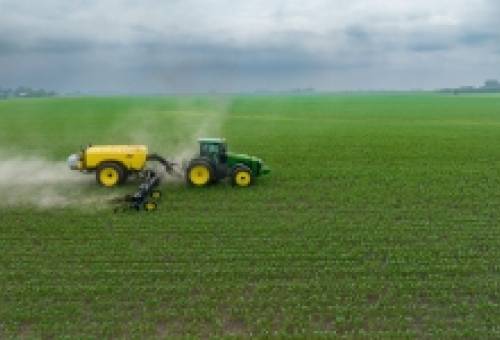 Λιγοστεύουν τα «όπλα» φυτοπροστασίας των αγροτών