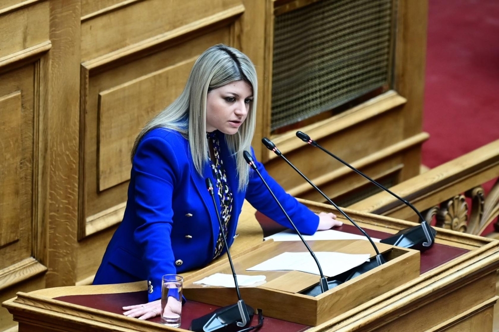 &Nu;. &Gamma;&rho;&eta;&gamma;&omicron;&rho;ά&kappa;&omicron;&upsilon;: &laquo;&Tau;&iota; &sigma;&upsilon;&mu;&beta;&alpha;ί&nu;&epsilon;&iota; &sigma;&tau;&omicron; &Epsilon;&Kappa;&Kappa;&Omicron;&Mu;&Epsilon;&Delta;;&raquo;