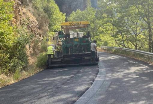 Έπεσε νέα άσφαλτος στην παλαιά ΕΟ Σπάρτης-Καλαμάτας (ΦΩΤΟ)