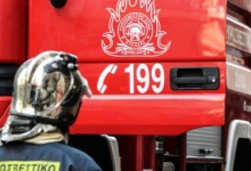 Πυρκαγιά σε επιχείρηση στην Εθνική Οδό Σπάρτης-Γυθείου