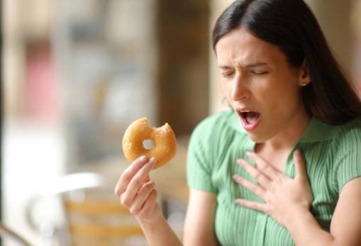 Τι να κάνουμε όταν κάποιος πνίγεται καταπίνοντας