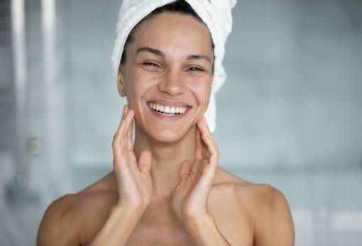 DIY: Κάνε το δικό σου φυσικό καταπραϋντικό toner με χαμομήλι