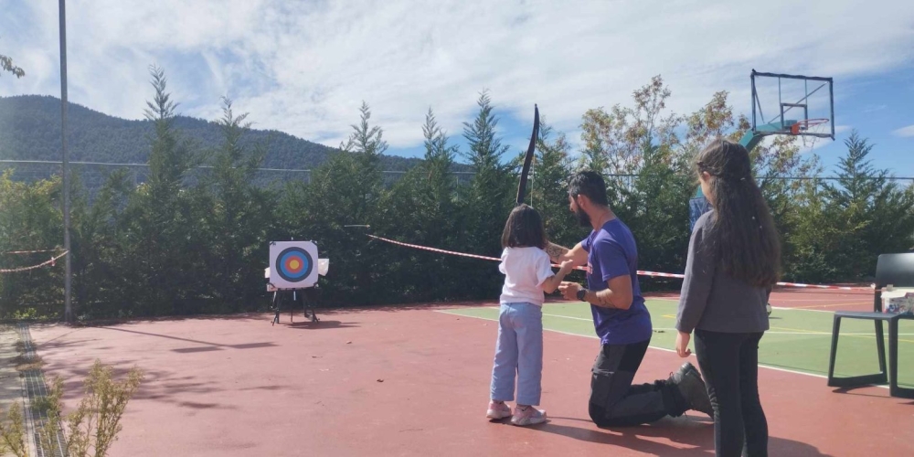 &laquo;&Pi;&alpha;&iota;&chi;&nu;ί&delta;&iota;&alpha; &pi;&epsilon;&rho;&iota;&pi;έ&tau;&epsilon;&iota;&alpha;&sigmaf;&raquo; &sigma;&tau;&eta; &Beta;&alpha;&mu;&beta;&alpha;&kappa;&omicron;ύ