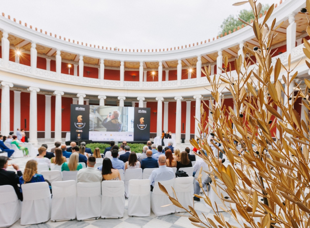 &Sigma;&tau;&omicron; &beta;ά&theta;&rho;&omicron; &xi;&alpha;&nu;ά &tau;&alpha; &lambda;&alpha;&kappa;&omega;&nu;&iota;&kappa;ά &epsilon;&lambda;&alpha;&iota;ό&lambda;&alpha;&delta;&alpha;