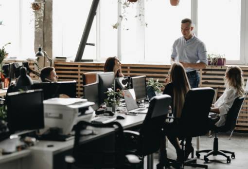 Εργαζόμενοι με αυτοπεποίθηση αλλά ανικανοποίητοι από τον ρόλο τους