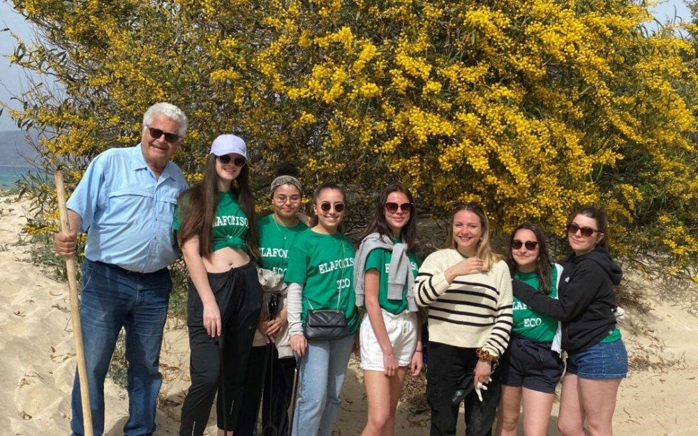 Φοιτητές από Γαλλία άφησαν οικολογικό «αποτύπωμα» στην Ελαφόνησο (VIDEO)