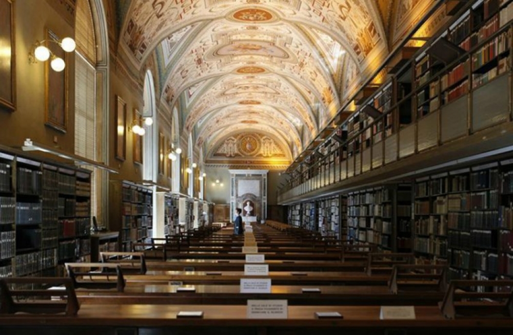 &Kappa;ά&nu;&tau;&epsilon; έ&nu;&alpha; &delta;&iota;&alpha;&delta;&iota;&kappa;&tau;&upsilon;&alpha;&kappa;ό &pi;&epsilon;&rho;ί&pi;&alpha;&tau;&omicron; &sigma;&tau;&eta; &mu;&omicron;&nu;&alpha;&delta;&iota;&kappa;ή &Beta;&iota;&beta;&lambda;&iota;&omicron;&theta;ή&kappa;&eta; &tau;&omicron;&upsilon; &Beta;&alpha;&tau;&iota;&kappa;&alpha;&nu;&omicron;ύ