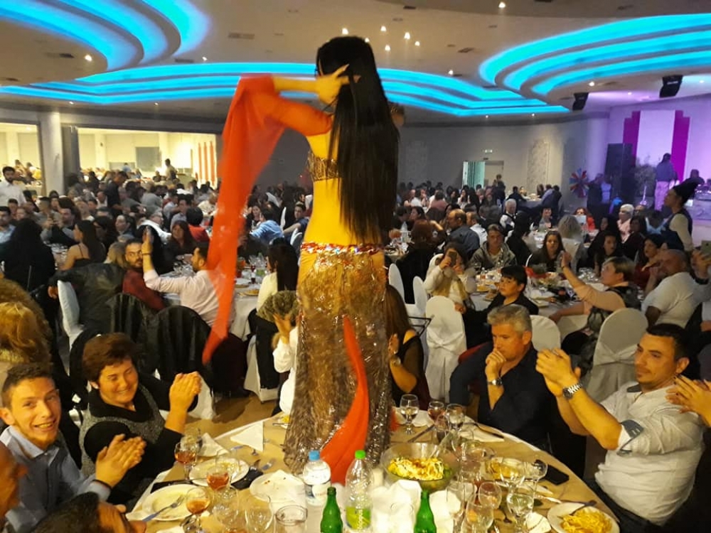 &laquo;&Alpha;&nu;έ&beta;&alpha;&sigma;&epsilon;&raquo; &tau;&omicron;&upsilon;&sigmaf; &pi;&alpha;&lambda;&mu;&omicron;ύ&sigmaf; &kappa;&alpha;&iota; &phi;έ&tau;&omicron;&sigmaf; &omicron; &chi;&omicron;&rho;ό&sigmaf; &tau;&omicron;&upsilon; &Kappa;&upsilon;&nu;&eta;&gamma;&epsilon;&tau;&iota;&kappa;&omicron;ύ &Sigma;&pi;ά&rho;&tau;&eta;&sigmaf;! (&Phi;&Omega;&Tau;&Omicron;)