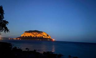 &Tau;&omicron; &laquo;&pi;έ&tau;&rho;&iota;&nu;&omicron; &kappa;&alpha;&rho;ά&beta;&iota;&raquo; &sigma;&alpha;&lambda;&pi;ά&rho;&epsilon;&iota; &sigma;&tau;&omicron; &phi;&omega;&sigmaf;