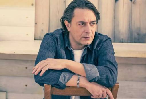 Ο Γιάννης Κότσιρας για μια μοναδική συναυλία στη Σκάλα