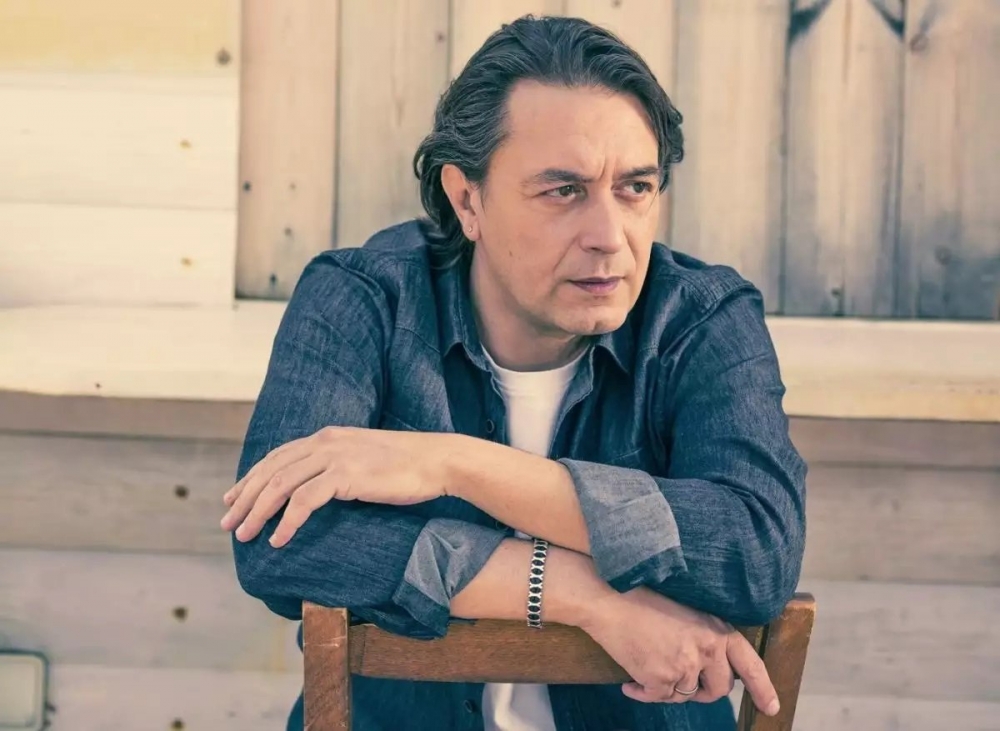 Ο Γιάννης Κότσιρας για μια μοναδική συναυλία στη Σκάλα