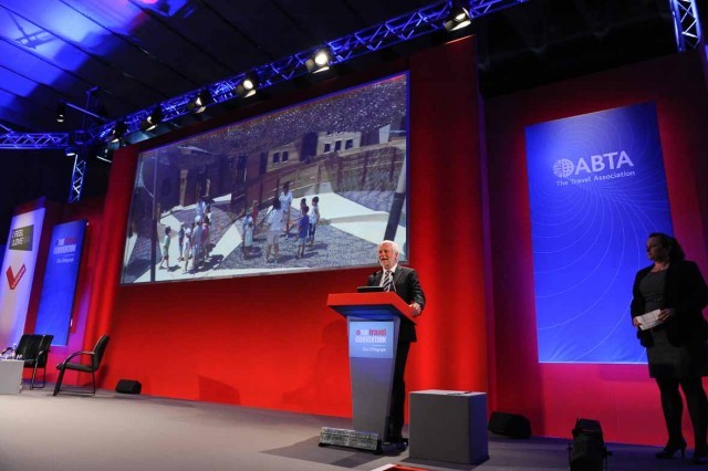 H &Pi;&epsilon;&lambda;&omicron;&pi;ό&nu;&nu;&eta;&sigma;&omicron;&sigmaf; &upsilon;&pi;&omicron;&delta;έ&chi;&epsilon;&tau;&alpha;&iota;   &tau;&eta; &Beta;&rho;&epsilon;&tau;&alpha;&nu;&iota;&kappa;ή &tau;&omicron;&upsilon;&rho;&iota;&sigma;&tau;&iota;&kappa;ή &beta;&iota;&omicron;&mu;&eta;&chi;&alpha;&nu;ί&alpha;