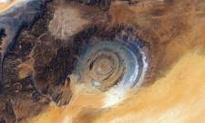 &laquo;&Tau;&omicron; &Mu;ά&tau;&iota; &tau;&eta;&sigmaf; &Sigma;&alpha;&chi;ά&rho;&alpha;&sigmaf;&raquo;: Έ&nu;&alpha; &epsilon;&xi;&omega;&pi;&rho;&alpha;&gamma;&mu;&alpha;&tau;&iota;&kappa;ό &phi;&alpha;&iota;&nu;ό&mu;&epsilon;&nu;&omicron; &sigma;&tau;&eta; &Mu;&alpha;&upsilon;&rho;&iota;&tau;&alpha;&nu;ί&alpha;