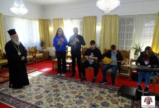 Το Μουσικό Σχολείο Σπάρτης έψαλλε τα κάλαντα στον Μητροπολίτη Ευστάθιο
