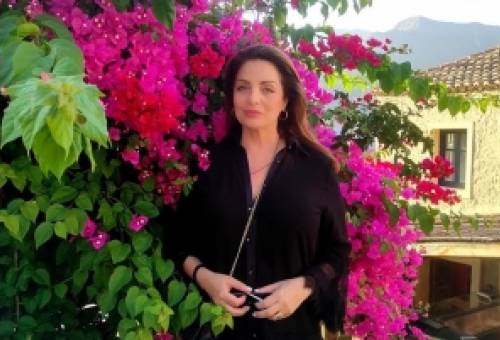 Από την Άντζελα Γκερέκου με αγάπη για τη Μάνη