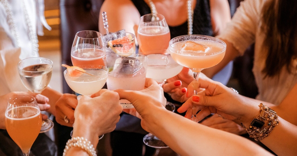 &Gamma;&iota;&alpha; &pi;&omicron;&iota;&omicron;&nu; &lambda;ό&gamma;&omicron; &omicron;&iota; &gamma;&upsilon;&nu;&alpha;ί&kappa;&epsilon;&sigmaf; &delta;&epsilon;&nu; &pi;&rho;έ&pi;&epsilon;&iota; &nu;&alpha; &pi;ί&nu;&omicron;&upsilon;&nu; &kappa;&alpha;&theta;ό&lambda;&omicron;&upsilon; &alpha;&lambda;&kappa;&omicron;ό&lambda;