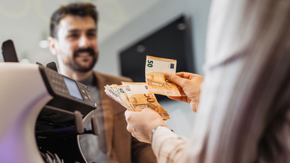 &Epsilon;&pi;ί&delta;&omicron;&mu;&alpha; &alpha;&delta;&epsilon;ί&alpha;&sigmaf;: &Pi;&omicron;&iota;&omicron;&iota; &theta;&alpha; &delta;&omicron;&upsilon;&nu; &alpha;ύ&xi;&eta;&sigma;&eta; &phi;έ&tau;&omicron;&sigmaf;