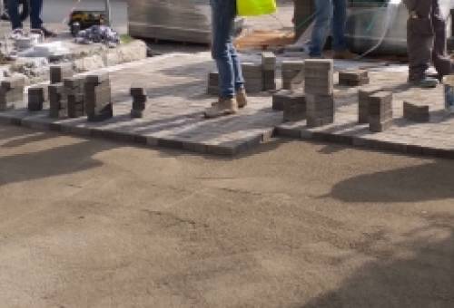 Μπήκαν οι πρώτοι κυβόλιθοι στο Γύθειο (ΦΩΤΟ)