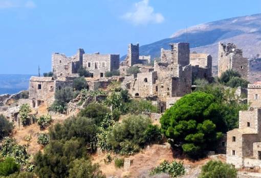 Λακε-Δαιμονικά: Βάθεια, η καρδιά των πύργων που πέτρωσε στη σιωπή
