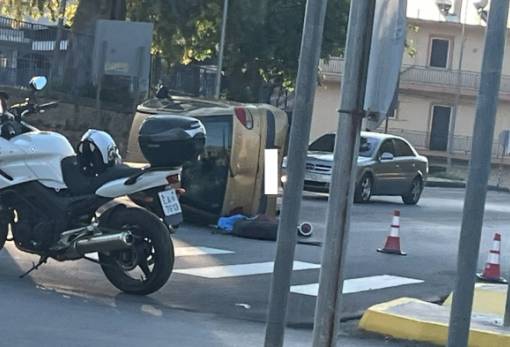 Αυτοκίνητο ανετράπη στον κόμβο της Σπάρτης (ΦΩΤΟ)