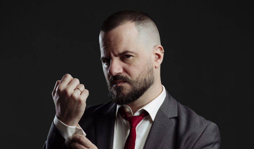 &laquo;Incorrect&raquo; &sigma;&tau;&omicron; Cinema Center: &Omicron; Mikeius &epsilon;&pi;&iota;&sigma;&tau;&rho;έ&phi;&epsilon;&iota; &mu;&epsilon; &alpha;&iota;&chi;&mu;&eta;&rho;ό &chi;&iota;&omicron;ύ&mu;&omicron;&rho; &kappa;&alpha;&iota; &chi;&omega;&rho;ί&sigmaf; &phi;ί&lambda;&tau;&rho;&alpha;