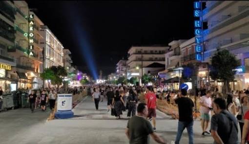 &Kappa;&alpha;&iota; &laquo;&Lambda;&epsilon;&upsilon;&kappa;ή &Nu;ύ&chi;&tau;&alpha;&raquo; &kappa;&alpha;&iota; &laquo;&Alpha;&nu;&omicron;&iota;&chi;&tau;ή &Pi;ό&lambda;&eta;&raquo; &tau;&omicron;&nu; &Alpha;ύ&gamma;&omicron;&upsilon;&sigma;&tau;&omicron; &sigma;&tau;&eta; &Sigma;&pi;ά&rho;&tau;&eta;!