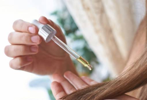 Τα οφέλη που έχει το καστορέλαιο στα μαλλιά μας