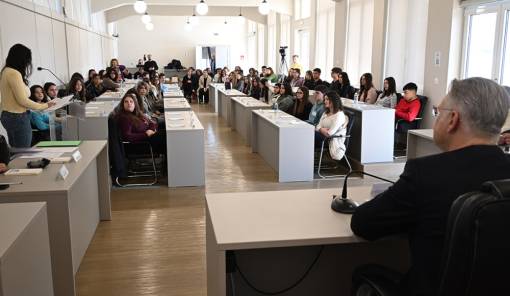 &Omicron; &lambda;ό&gamma;&omicron;&sigmaf; &tau;ώ&rho;&alpha; &sigma;&tau;&omicron;&upsilon;&sigmaf; &nu;έ&omicron;&upsilon;&sigmaf;: &Alpha;ύ&rho;&iota;&omicron; &sigma;&tau;&eta; &Sigma;&pi;ά&rho;&tau;&eta; &eta; 2&eta; &sigma;&upsilon;&nu;&epsilon;&delta;&rho;ί&alpha;&sigma;&eta; &tau;&omicron;&upsilon; &Pi;&epsilon;&rho;&iota;&phi;&epsilon;&rho;&epsilon;&iota;&alpha;&kappa;&omicron;ύ &Sigma;&upsilon;&mu;&beta;&omicron;&upsilon;&lambda;ί&omicron;&upsilon; &Nu;έ&omega;&nu; &Pi;&epsilon;&lambda;&omicron;&pi;&omicron;&nu;&nu;ή&sigma;&omicron;&upsilon;