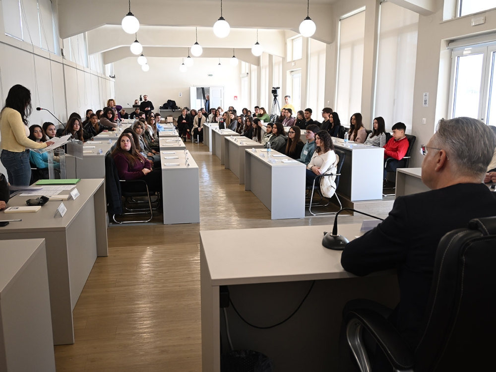 &Omicron; &lambda;ό&gamma;&omicron;&sigmaf; &tau;ώ&rho;&alpha; &sigma;&tau;&omicron;&upsilon;&sigmaf; &nu;έ&omicron;&upsilon;&sigmaf;: &Alpha;ύ&rho;&iota;&omicron; &sigma;&tau;&eta; &Sigma;&pi;ά&rho;&tau;&eta; &eta; 2&eta; &sigma;&upsilon;&nu;&epsilon;&delta;&rho;ί&alpha;&sigma;&eta; &tau;&omicron;&upsilon; &Pi;&epsilon;&rho;&iota;&phi;&epsilon;&rho;&epsilon;&iota;&alpha;&kappa;&omicron;ύ &Sigma;&upsilon;&mu;&beta;&omicron;&upsilon;&lambda;ί&omicron;&upsilon; &Nu;έ&omega;&nu; &Pi;&epsilon;&lambda;&omicron;&pi;&omicron;&nu;&nu;ή&sigma;&omicron;&upsilon;