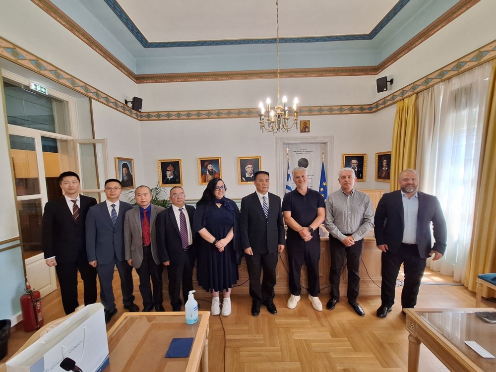 &Sigma;&upsilon;&nu;&epsilon;&rho;&gamma;&alpha;&sigma;ί&alpha; &mu;&epsilon; &pi;&rho;&omicron;&eta;&gamma;&mu;έ&nu;&eta; &Epsilon;&pi;&alpha;&rho;&chi;ί&alpha; &tau;&eta;&sigmaf; &Kappa;ί&nu;&alpha;&sigmaf; &epsilon;&xi;&epsilon;&tau;ά&zeta;&epsilon;&iota; &eta; &Pi;&epsilon;&rho;&iota;&phi;έ&rho;&epsilon;&iota;&alpha; &Pi;&epsilon;&lambda;&omicron;&pi;&omicron;&nu;&nu;ή&sigma;&omicron;&upsilon;