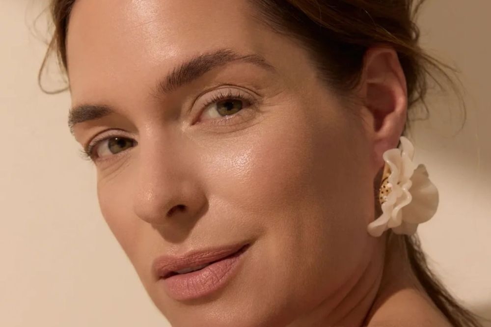 No Mascara Look: &Eta; &tau;ά&sigma;&eta; &pi;&omicron;&upsilon; &alpha;&nu;&alpha;&delta;&epsilon;&iota;&kappa;&nu;ύ&epsilon;&iota; &tau;&eta; &phi;&upsilon;&sigma;&iota;&kappa;ή &omicron;&mu;&omicron;&rho;&phi;&iota;ά &chi;&omega;&rho;ί&sigmaf; &upsilon;&pi;&epsilon;&rho;&beta;&omicron;&lambda;έ&sigmaf;