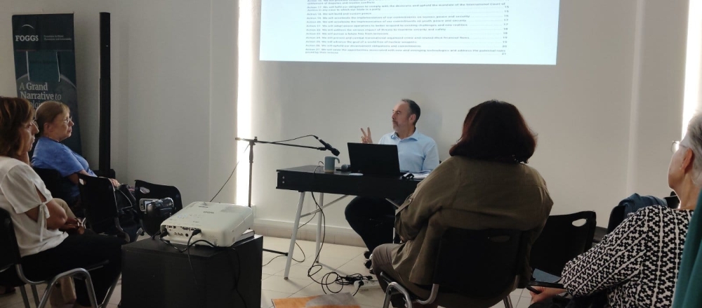 &Tau;&rho;&epsilon;&iota;&sigmaf; &kappa;ύ&kappa;&lambda;&omicron;&iota; &epsilon;&kappa;&delta;&eta;&lambda;ώ&sigma;&epsilon;&omega;&nu; &alpha;&pi;ό &tau;&omicron; &laquo;sparta.komvos&raquo;